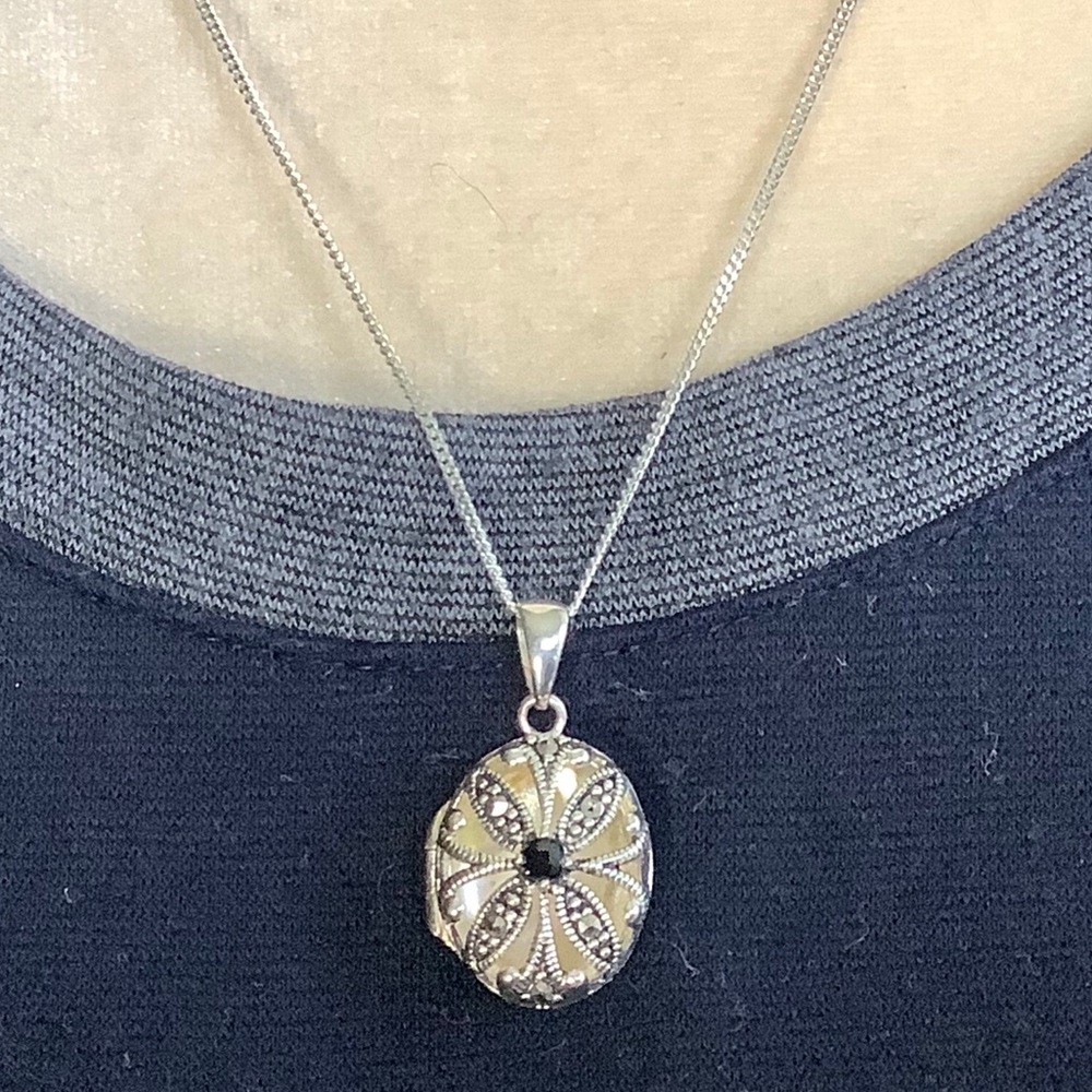 Vin sterling silver signed locket necklace